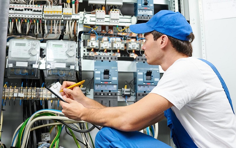 Top Benefits of Hiring Commercial Electricians